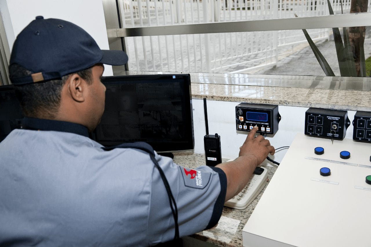 Função de porteiro: conheça as atribuições desse profissional