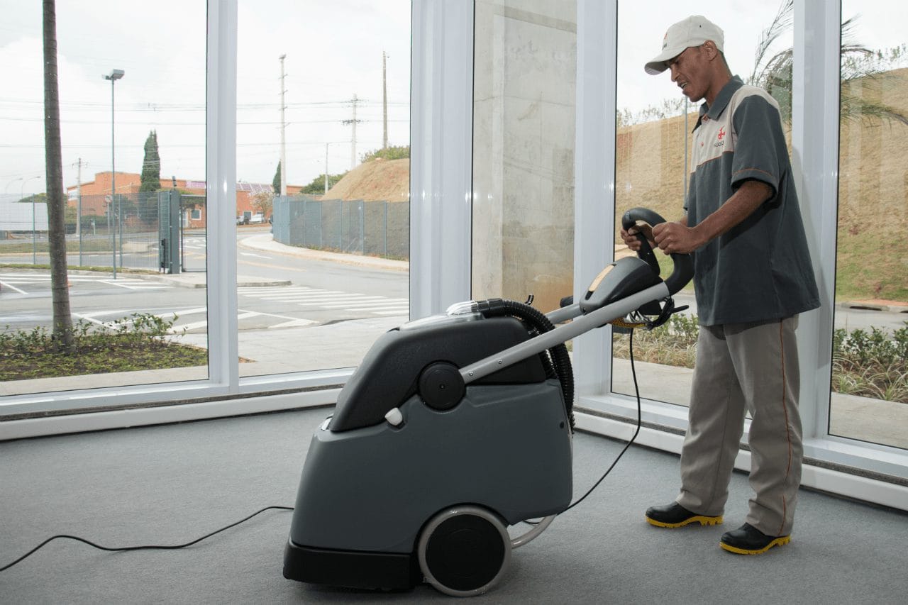 Limpeza e conservação profissional: Eficiência com redução de custos