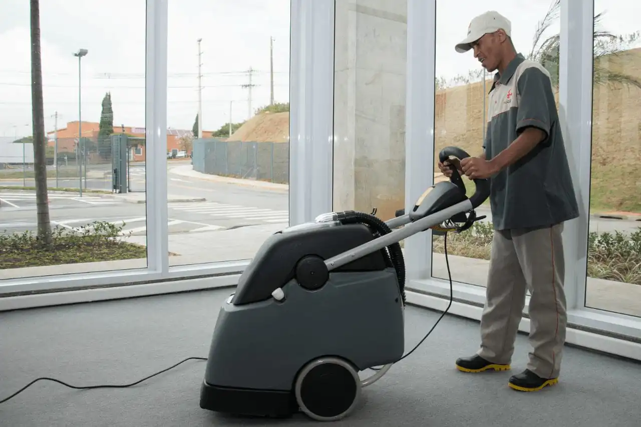 Limpeza e conservação profissional: Eficiência com redução de custos